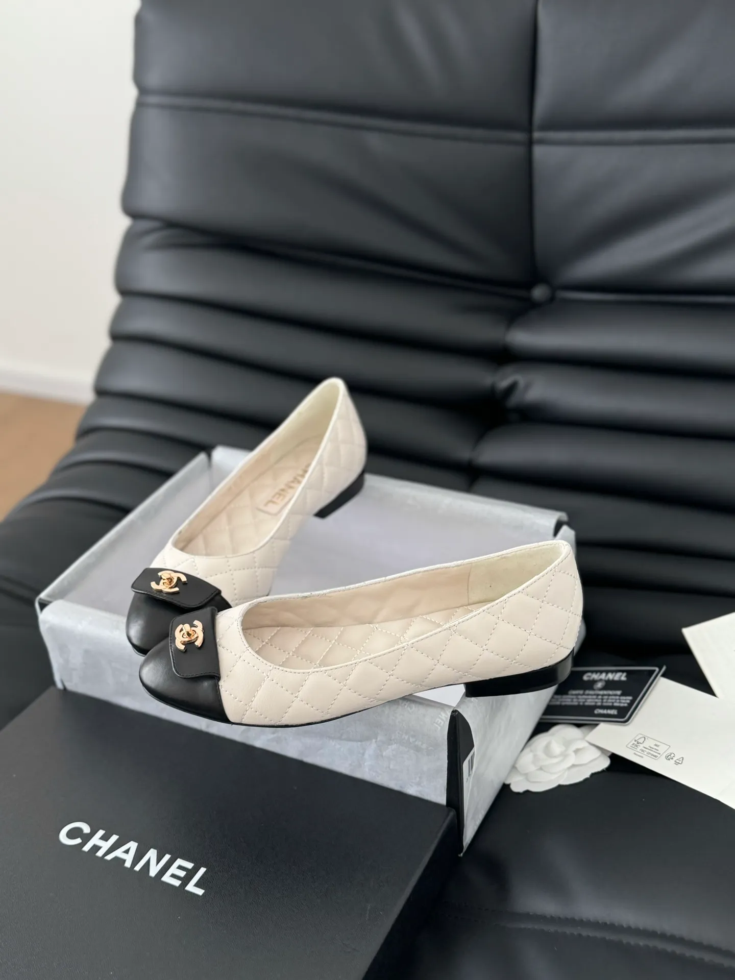 👟👟Ex-factory price 540👟👟 Purchasing-grade Chanel 24B new schoolbag buckle ballet shoes, classic diamond pattern, never tire of it😌 Sheepskin lining on the upper, leather outsole, high flat heel Size: 35-39 Other sizes 40/41/42/43 customized